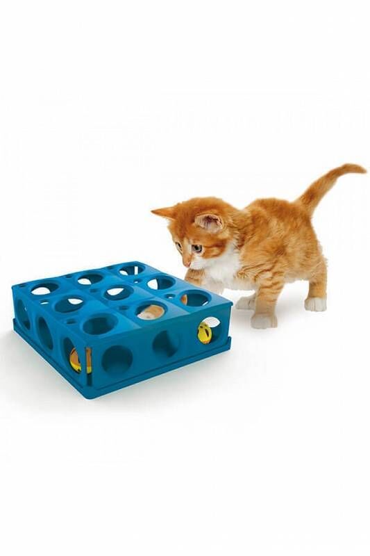 GEORPLAST TRICKY 25 cm x 25 cm x9 cm toy for cats with plastic ball